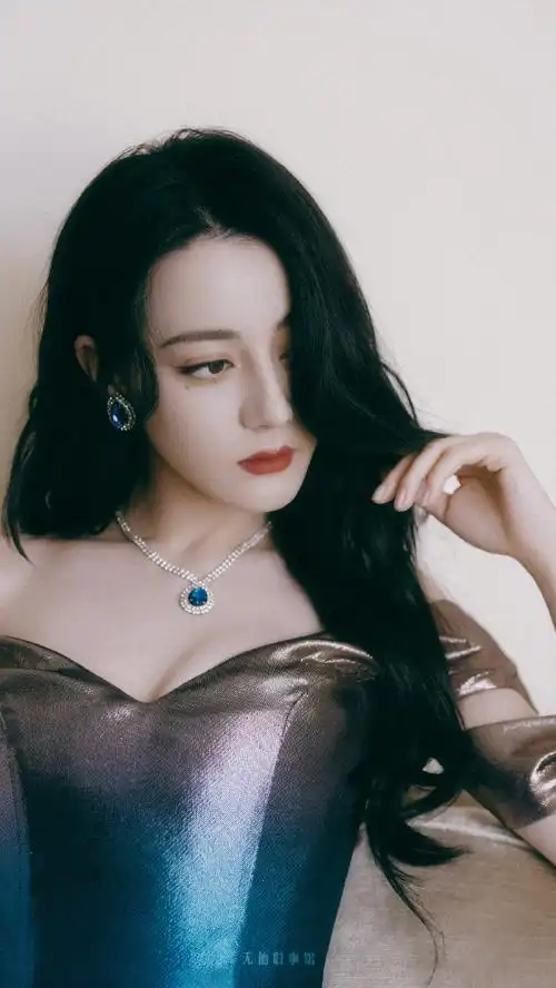 迪丽热巴蓝色渐变礼服