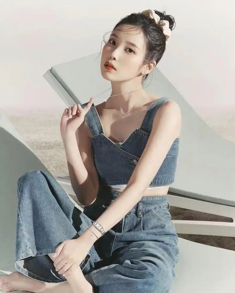 iu李知恩# 雪肤玉貌,甜美清纯,妖娆身姿,性感妩媚,气质女神