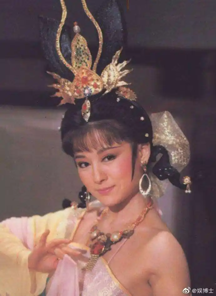 遇上你是我的缘,芙蓉出水我也难遮面……这是古