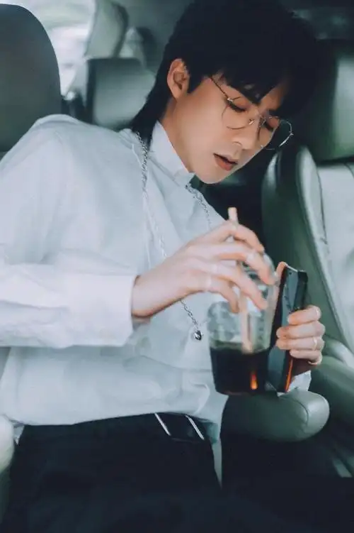 怎么样才能找到刘宇宁的大量高清帅照啊啊啊?