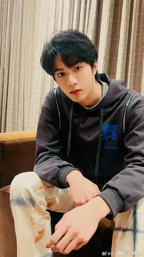 刘耀文情人节自拍##电影第二十条