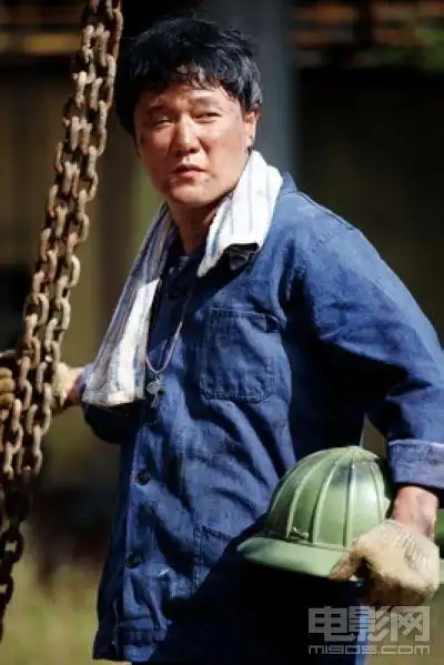 新闻 电影资讯          谈到父亲,生于80年代的肖央如是说:"我们这一