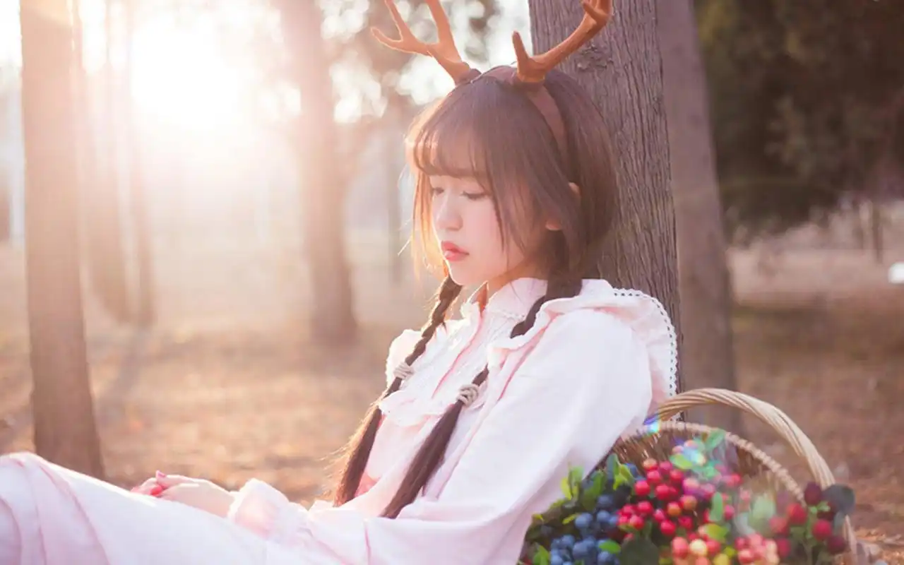 森系小清新美少女户外写真图片桌面壁纸