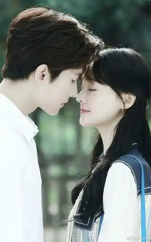 除此之外,杨幂和李易峰主演的《古剑奇谭》,也因为郑爽面临下架,郑爽