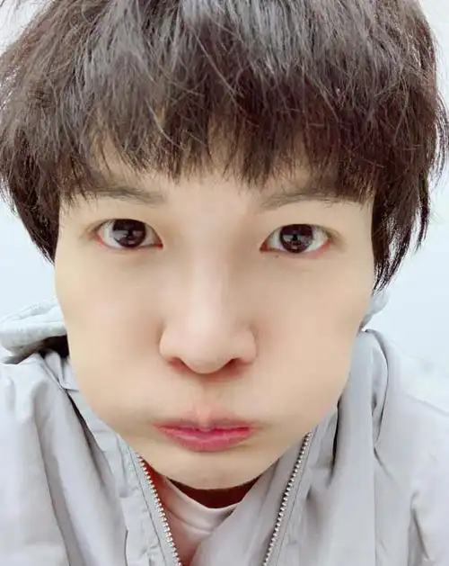 卡布叻周深自拍双手奉上啊多拍点