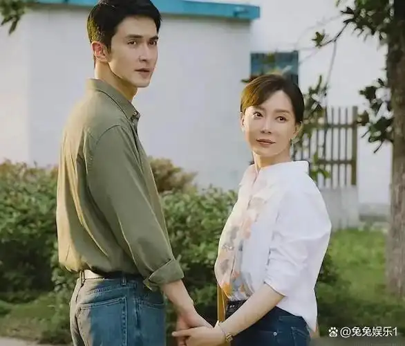 近日,演员高伟光和陈数在一部影视作品中出演情侣,引发了网友们的热议