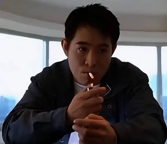 10位明星抽烟姿势,吴彦祖帅气,张国荣销魂,周润发成就经典_李连杰_刘