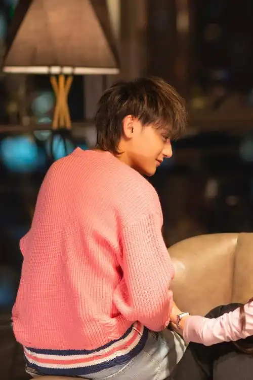 行程提醒91今晚请用咧嘴笑的方式打开#黄子韬松杨#的恋爱套路(小室