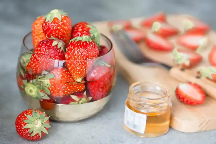 草莓~你的少女心.|摄影|产品摄影|johins - 原创作品 - 站酷 (zcool)