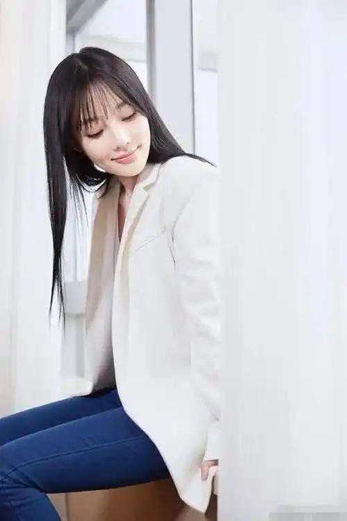 李小璐穿碎花裙自拍大秀美腿好身材果真是活成了网红