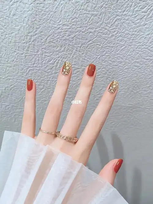 夏季明亮浅咖色05温柔显白美甲