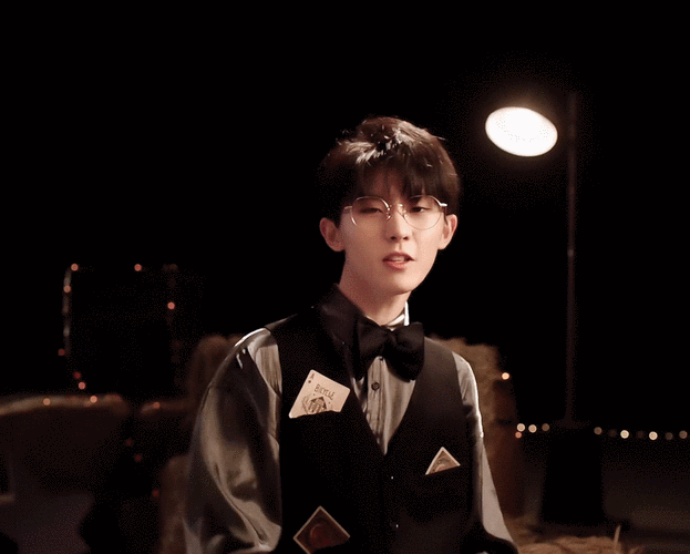 马嘉祺金丝眼镜合集小马这与生俱来的苏感啊