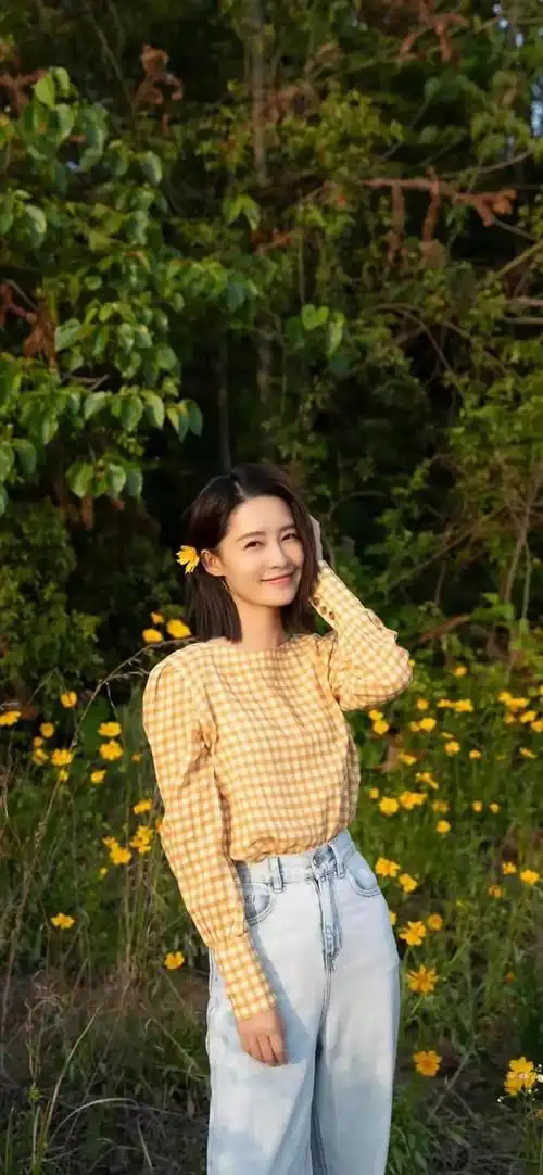 来看看宝藏女孩李沁的壁纸,天生丽质人淡如菊