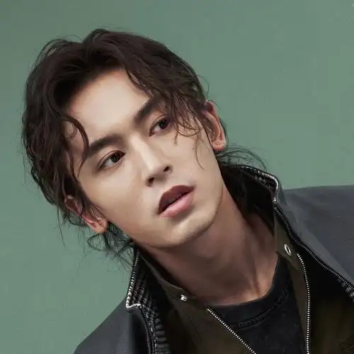 考古截修了一些张哲瀚老婆写真超多图预警看得