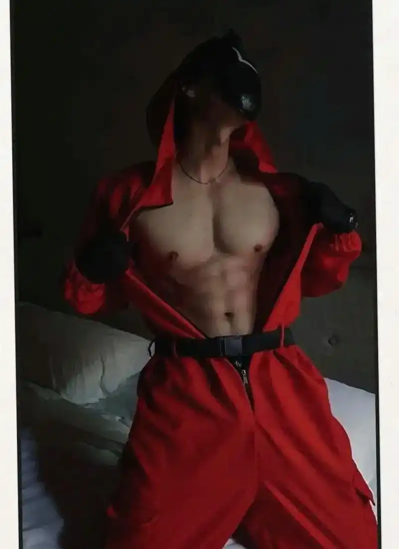 成熟性感的肌肉男!#185大帅哥 #腹肌 #禁欲系 #行走荷 - 抖音