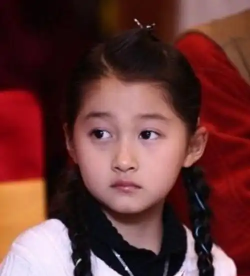 关晓彤凭什么能被鹿晗介绍她是女朋友?就凭她的脸? - cosmedna