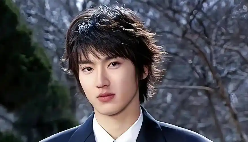 权志龙难逃发福魔咒,金贤重"颜霸"跌成路人_婚礼_偶像_金在中