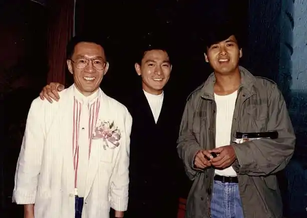 周润发和刘德华合影发哥长腿气场超a华仔都被衬托成小鸡仔了