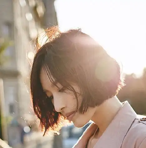 张俪朱镇模恋情曝光长脸御姐百变短发减龄似少女