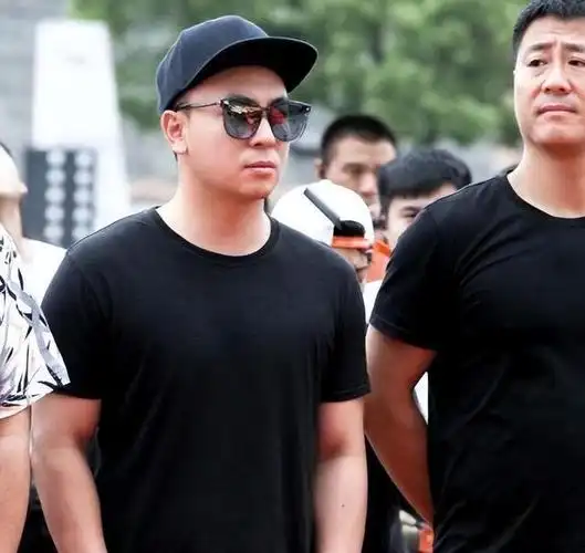 事业还一落千丈.