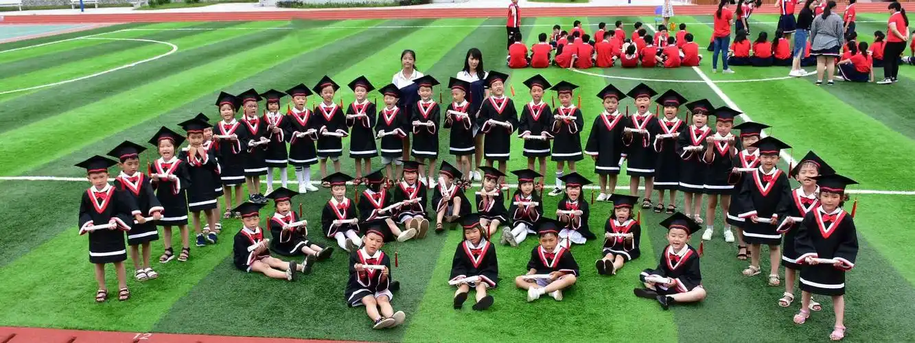 福清市渔溪中心小学幼儿园———2019 年大班毕业照