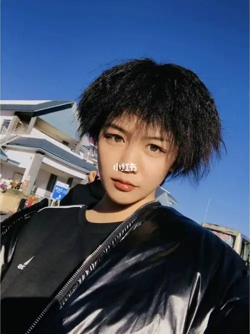 锡纸烫女短发效果图,女士锡纸烫短发发型-图片大观-奇异网