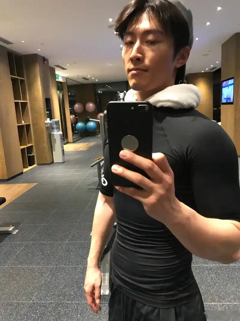 《九州海上牧云记》窦骁健身照秀腹肌荷尔蒙炸裂!