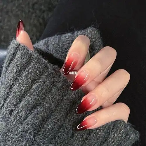 做了新年的95美甲 车厘子红77透水红色调出来的颜色 上手非常的显