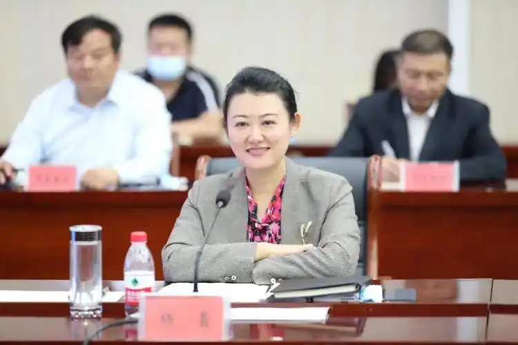 杨蕾表示热烈欢迎郝玉龙介绍学校情况我校与邢台市任泽区签署校战略