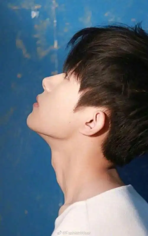 易烊千玺致命锁骨杀系列