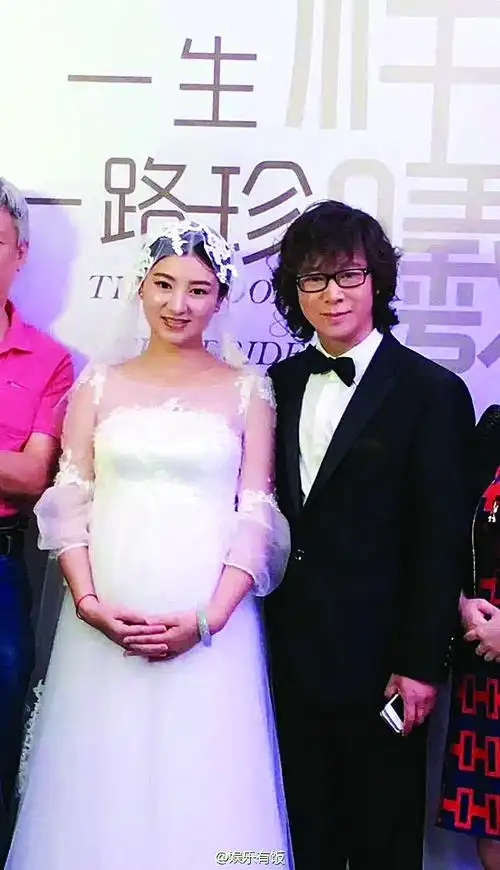 本报讯(全星)曾在《甄嬛传》中出演沈眉庄的斓曦24日大婚,其腹部明显