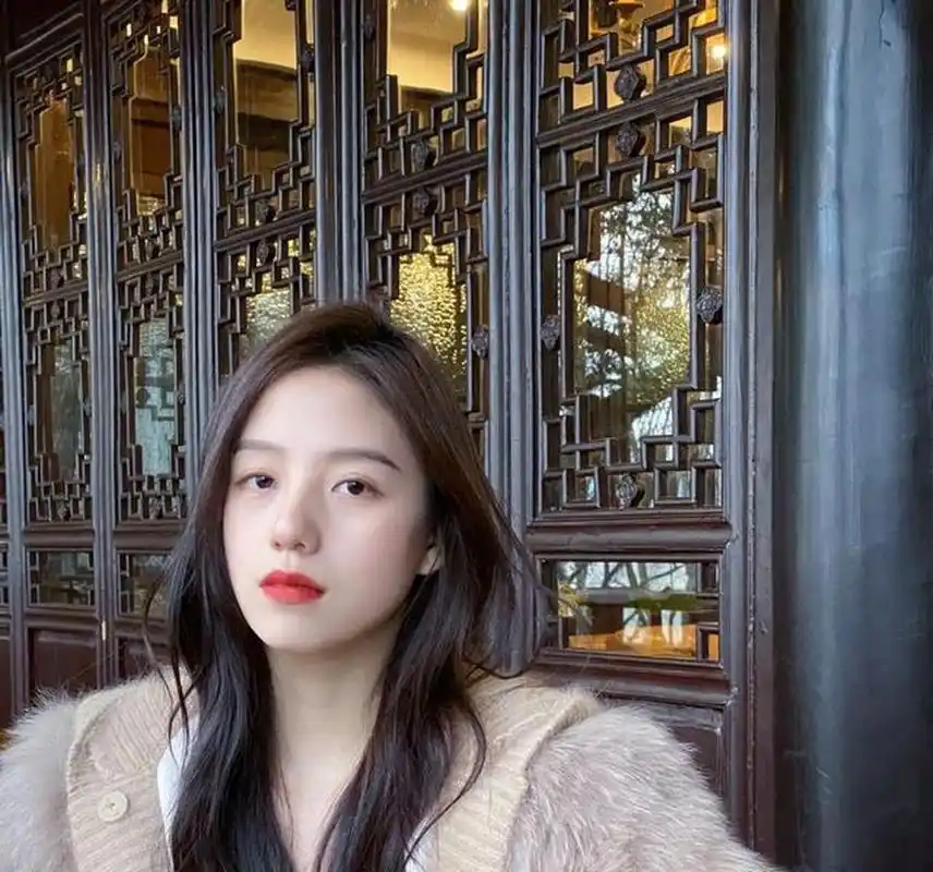 美女李佳宁迷人美照欣赏