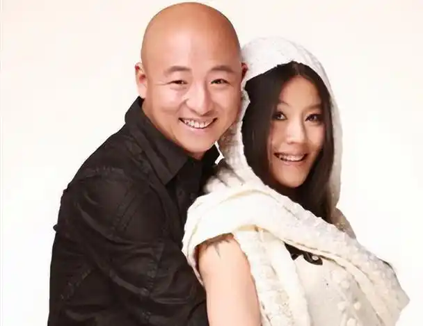 "狠人"周晓鸥:吴京发小,28岁成乐坛霸主,却因演技太好被骂