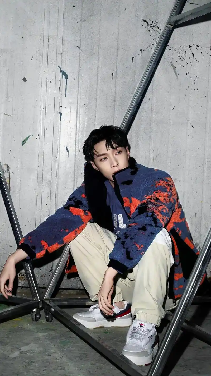 张艺兴 #壁纸分享  冒个泡泡 分享莲莲宝一些好看的壁纸# - 抖音