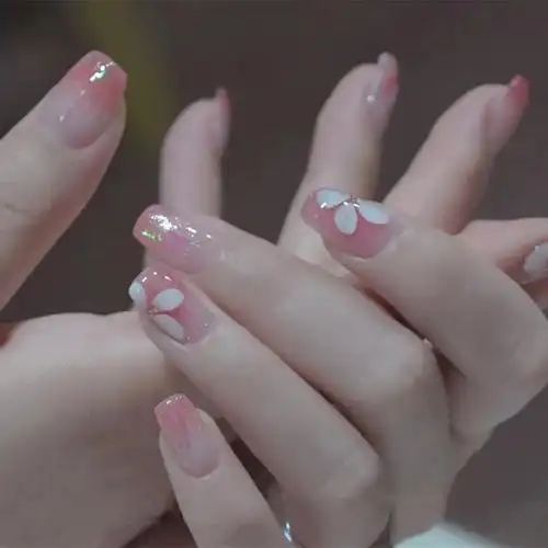 适合夏天的美甲,适合夏天做的美甲(谁做谁好看的冰透美甲来了)