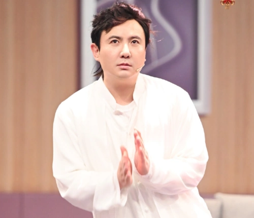 《王牌》沈腾cos陈萍萍,出状况甩下轮椅,与贾玲配合失误没霸气