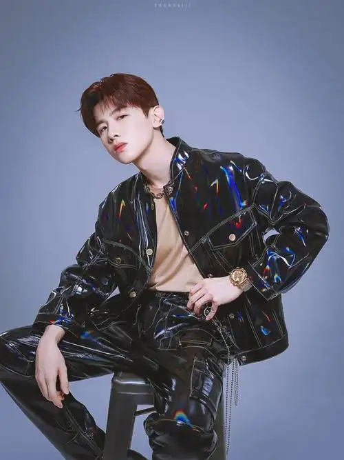 白敬亭 cr:中四叽