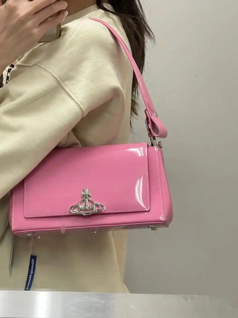 西太后hazel粉漆皮包.西太后04粉色漆皮腋下包 粉色亮面 - 抖音