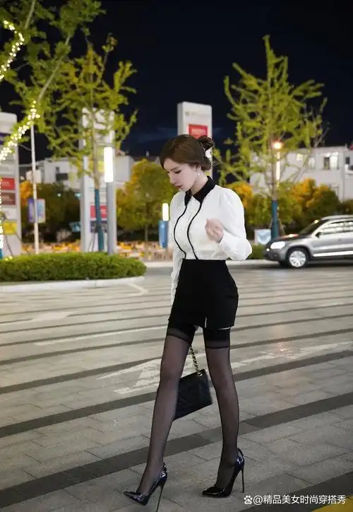 那么搭配黑色短裙是一个绝佳的选择