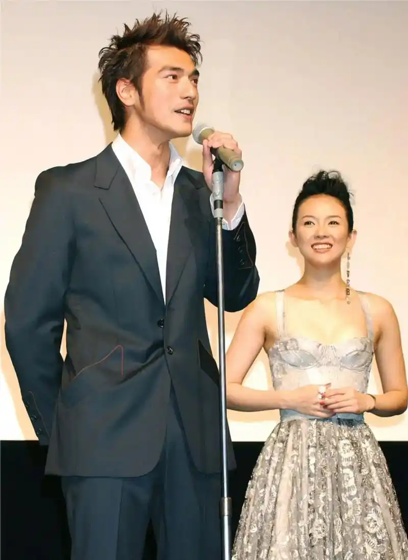 金城武太帅了,微笑很迷人,刘德华跟章子怡也只能当陪衬了[捂脸]