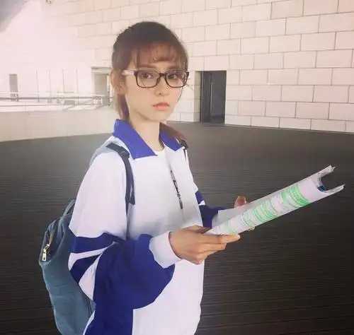 张予曦学生装被曝光,像十岁,陈柏融:我的童养媳!