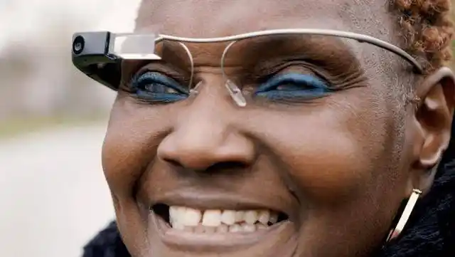 原创戴上这些眼镜,盲人也可以读书,逛街,交友