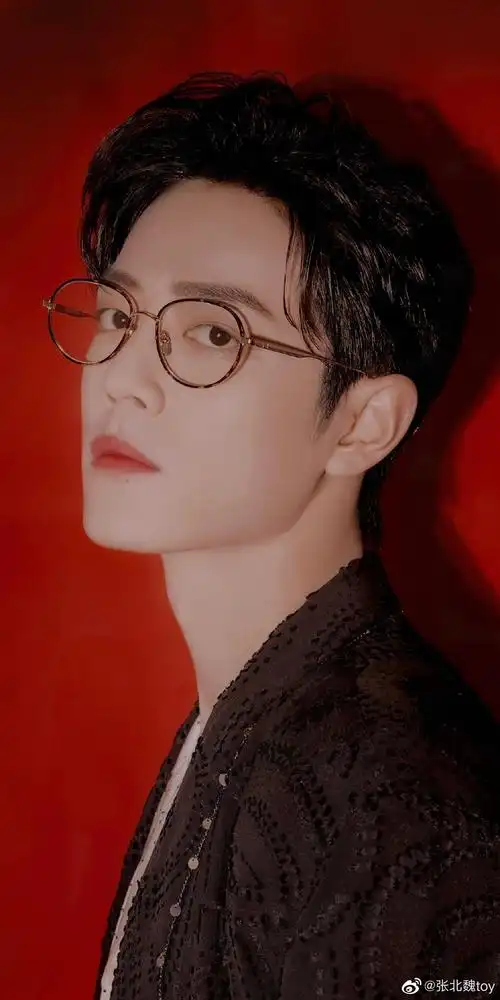 肖战笑起来"杀你"还是a起来"杀你",你更喜欢哪个