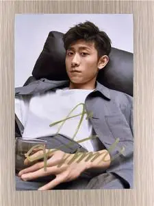 『冲冠』大陆明星张一山亲笔签名照片新款经典定妆照无仿无印刷