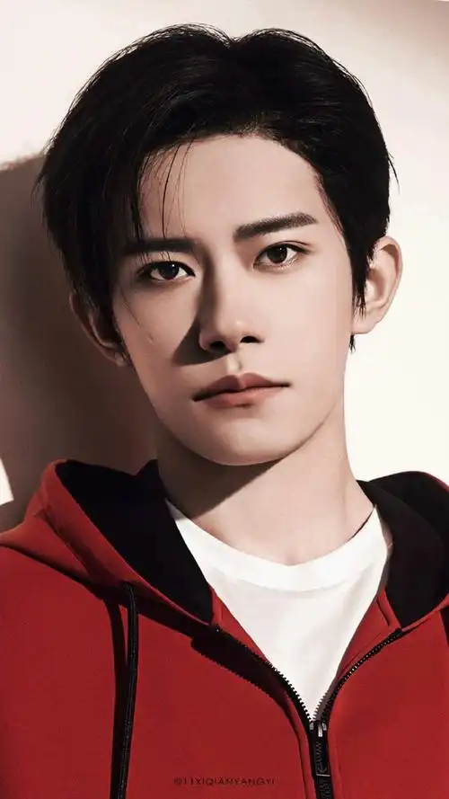 易烊千玺灵蛇外套##emporio armani全球代言人易烊千玺