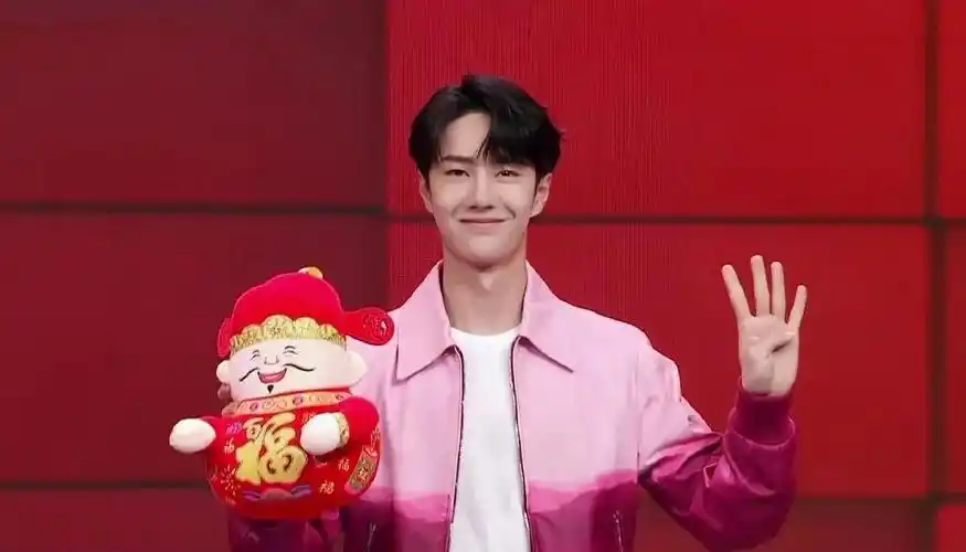 王一博壁纸可爱的五连拍已送上啵啵依然帅气十足