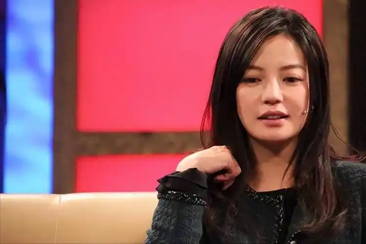 赵薇股权再遭冻结原来她做的丑事远比你想象得更恶劣