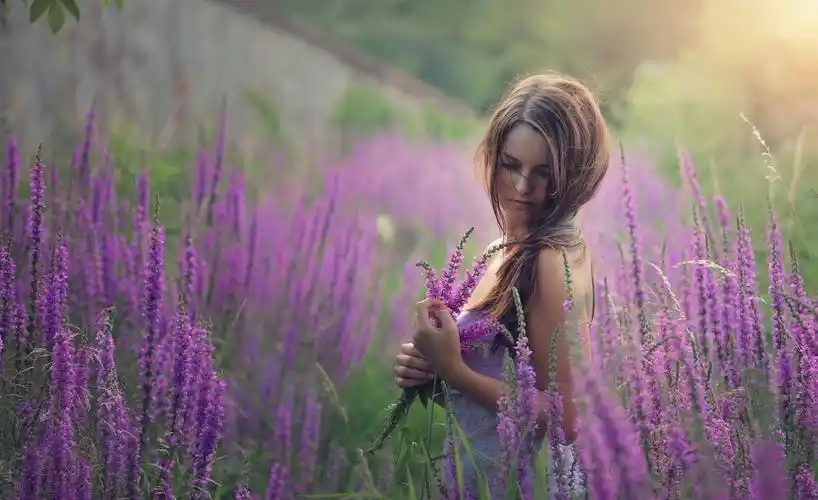 outdoors,women,model,field,plants,lavender,壁纸,高清壁纸人物