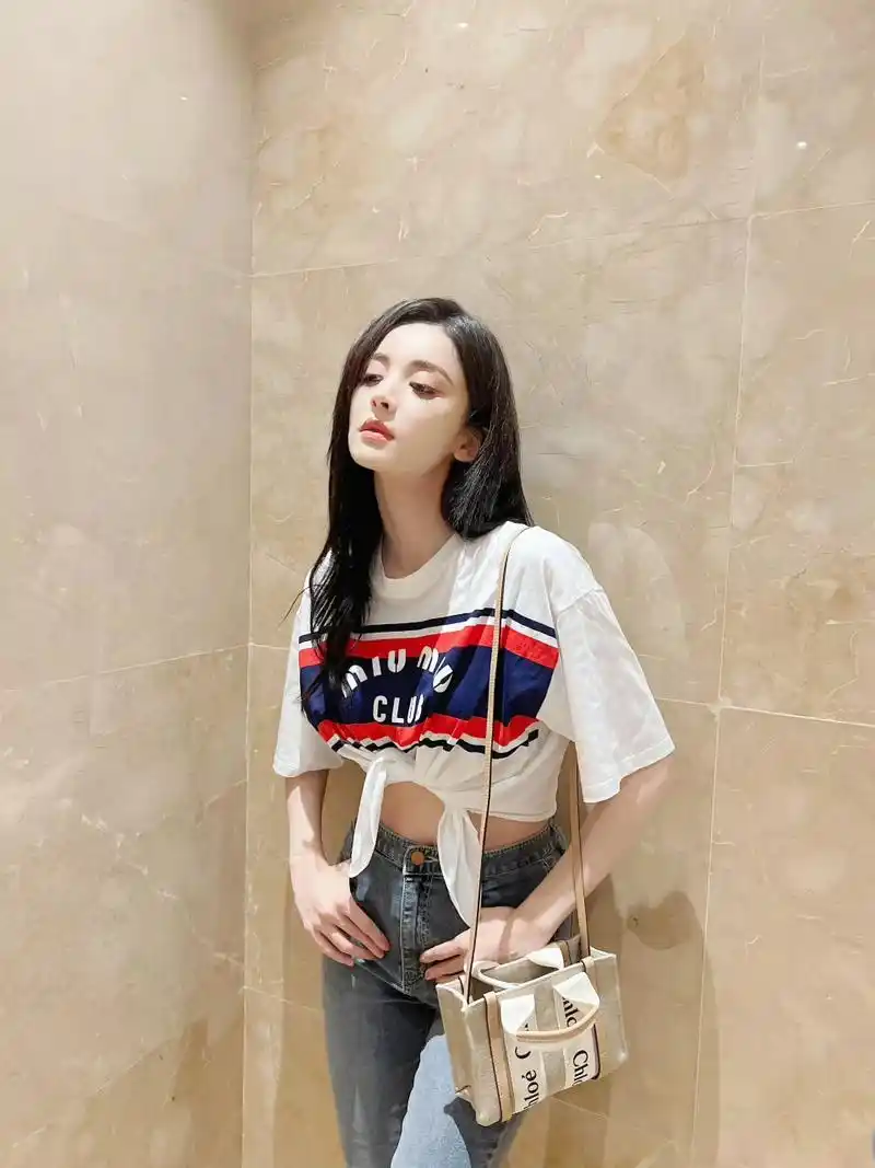 古力娜扎第一张图片我以为怀孕了?