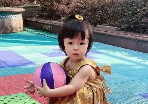 小女孩齐刘海波波头秋季正流行 女童甜美可爱短发设计献给4岁小萝莉